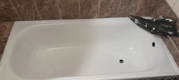 Чавунна ванна після реставрації
